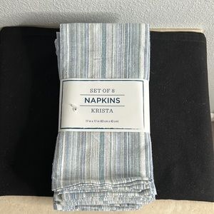 NWT set of 8 Krista cloth napkins